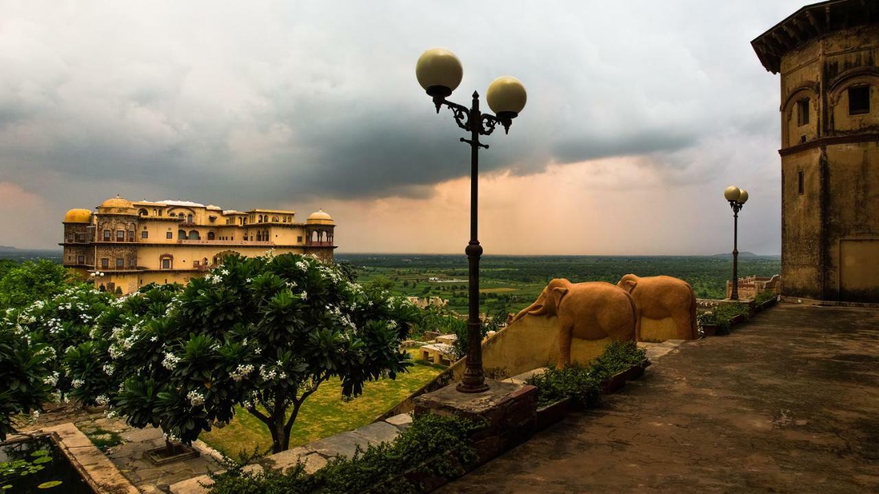Neemrana'S - Tijara Fort Palace Exterior foto